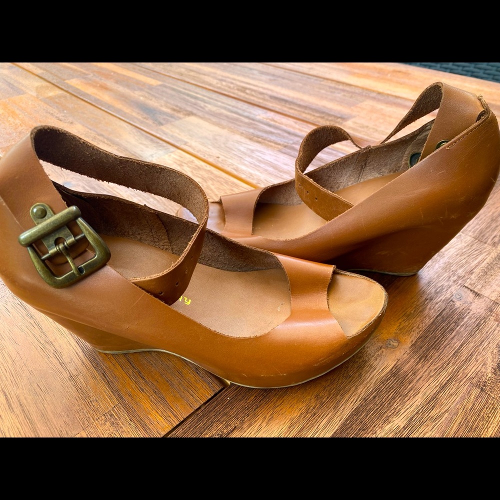 Platform sandals